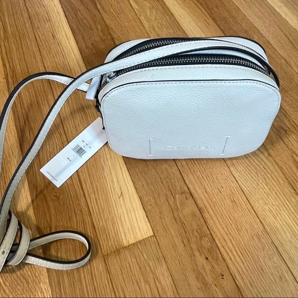 Calvin Klein Womens Crossbody Bag Ivory Pebbled Adjustable Strap Double Zip New
